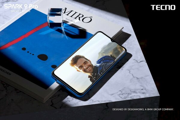 BMW и Tecno представили смартфон Spark 9 Pro Sport Edition. Фанатам понравится