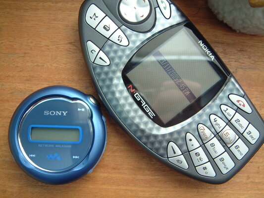 Об этих телефонах Nokia мечтали наши родители. Сейчас таких не делают
