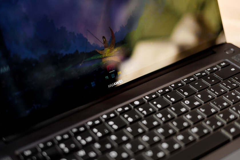 Ноутбук с соотношением сторон 3:2 — это удобно? Тестирую HUAWEI MateBook 16s — Клавиатура и биометрия. 1