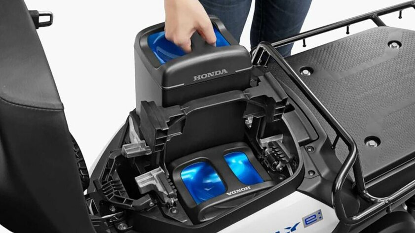 Honda представила систему быстрого обмена модульных аккумуляторов. Похожа на аренду павербанка