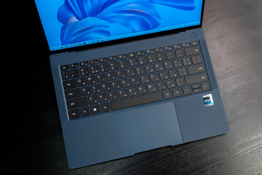 Это лучший ноутбук, конкурирующий с MacBook. Обзор Huawei MateBook X Pro (2022) — Внешний вид и эргономика. 3