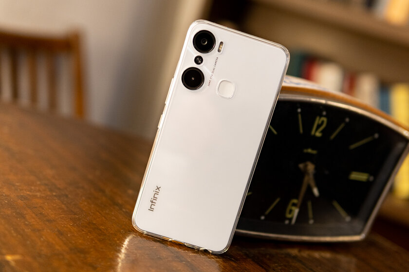 Цена зависит от расцветки, но это не самое необычное. Тестирую Infinix HOT 12 Pro — Внешний вид. 2