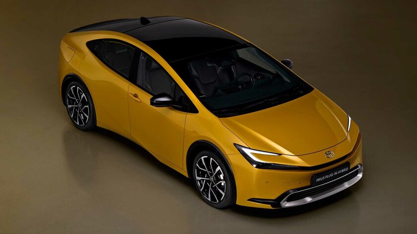 Toyota представила Prius 5-го поколения: с очень стильным кузовом, необычными фарами и гибридной силовой установкой