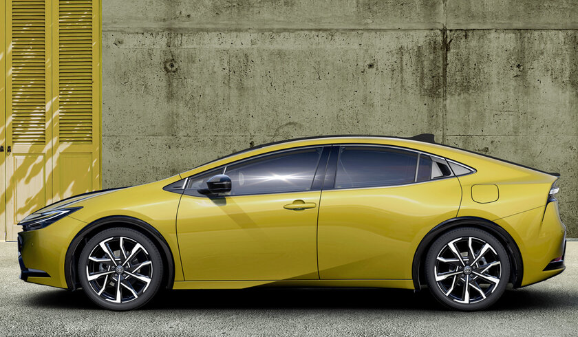 Toyota представила Prius 5-го поколения: с очень стильным кузовом, необычными фарами и гибридной силовой установкой
