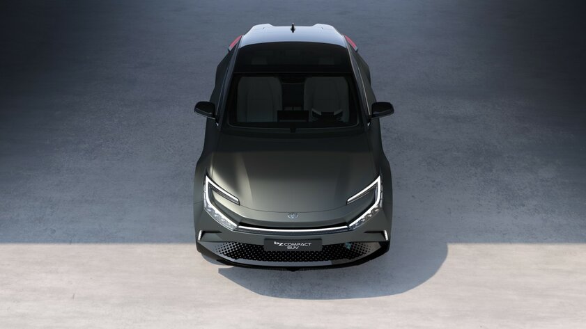 Toyota показала кроссовер из будущего: с изящным кузовом и изогнутыми дисплеями