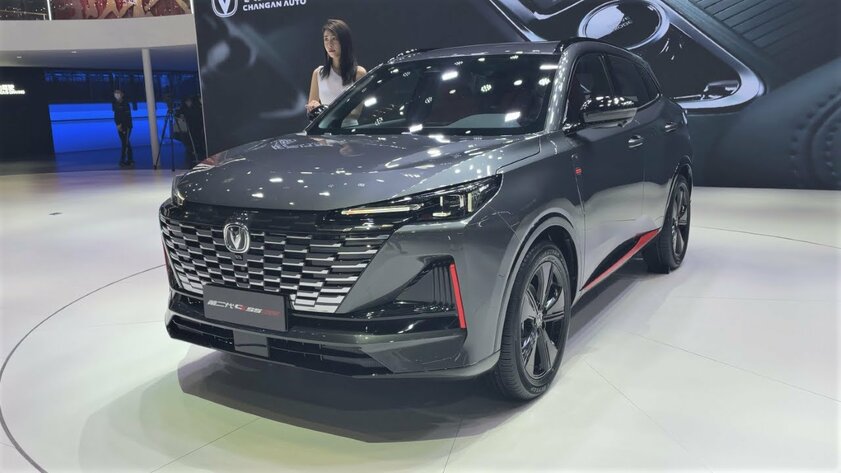 Стильный кузов, огромные экраны и богатый салон: в Россию привезли Changan CS55plus