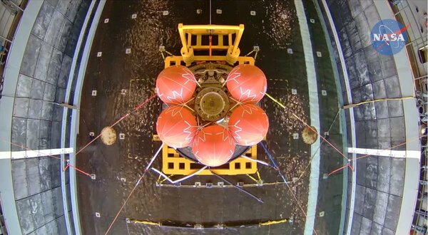 Корабль NASA Orion вернулся на Землю, облетев Луну. Следующая миссия с экипажем