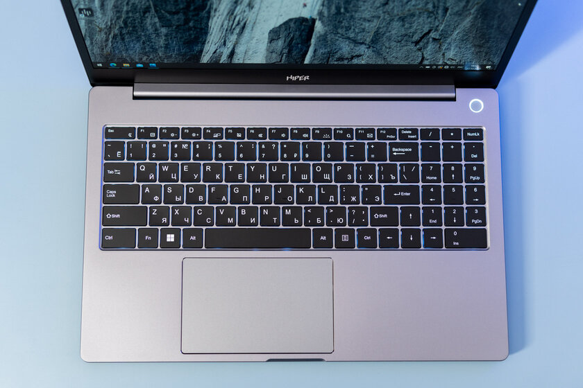 Обзор Hiper ExpertBook: 8 ГБ ОЗУ для него не проблема