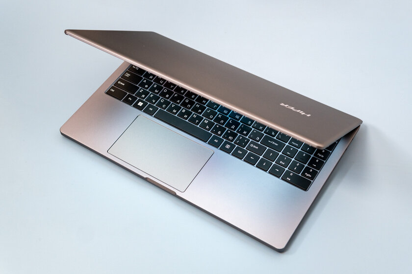 Обзор Hiper ExpertBook: 8 ГБ ОЗУ для него не проблема