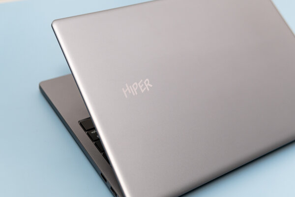 Обзор Hiper ExpertBook: 8 ГБ ОЗУ для него не проблема
