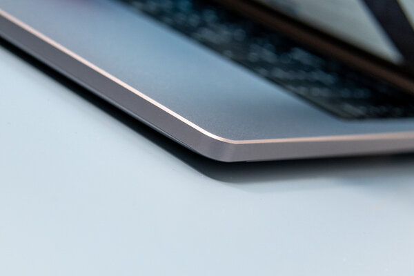 Обзор Hiper ExpertBook: 8 ГБ ОЗУ для него не проблема