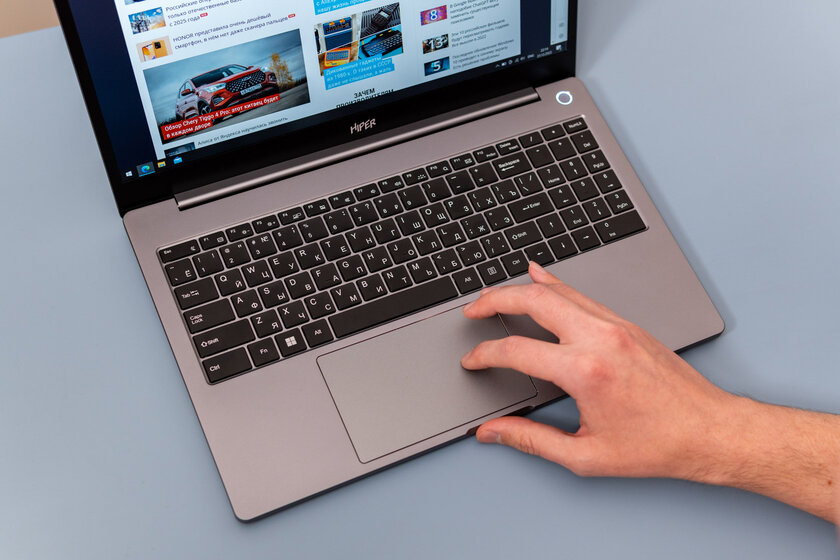 Обзор Hiper ExpertBook: 8 ГБ ОЗУ для него не проблема