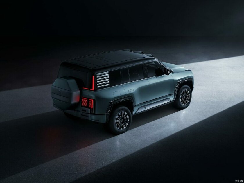 BYD представила премиальный внедорожник: с IP68, разгоном до сотни за 3 секунды и полным приводом