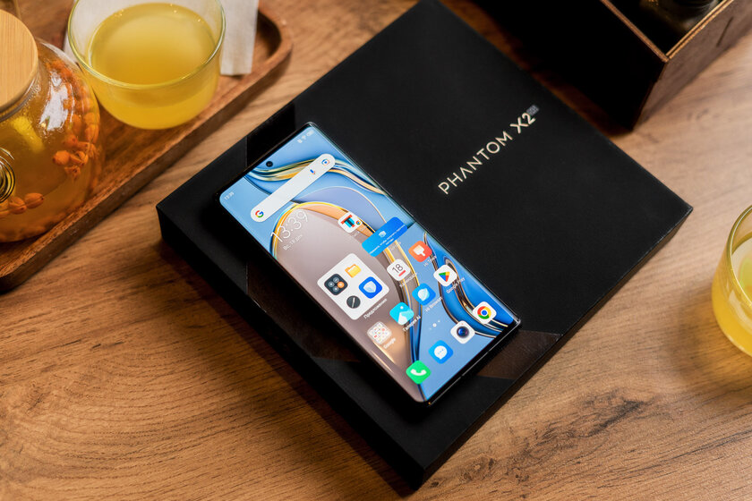Этот смартфон будто отфотошопленный. Каково с Tecno Phantom X2 в реальной жизни — Экран. 1