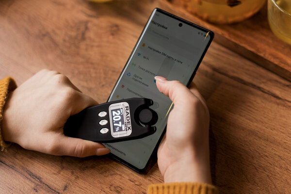 Этот смартфон будто отфотошопленный. Каково с Tecno Phantom X2 в реальной жизни — Экран. 3