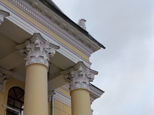 Нашёл недорогие смартфоны, не уступающие даже флагманам. Тестирую Realme 10 Pro и Pro+