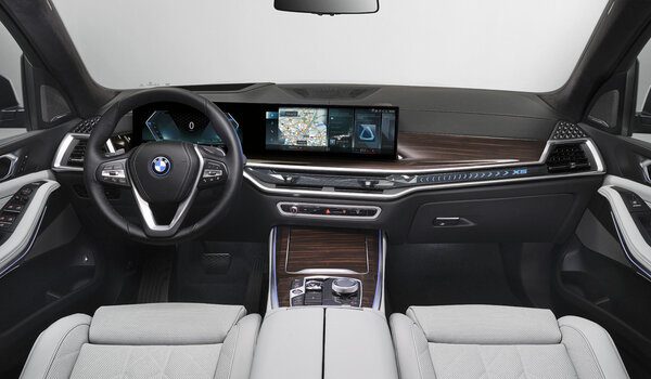 BMW обновила кроссоверы X5 и X6: новые двигатели и салон, внешне — мало изменений
