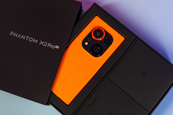 Камера этого смартфона выезжает как у фотоаппарата. Обзор TECNO PHANTOM X2 Pro — Распаковка. 2