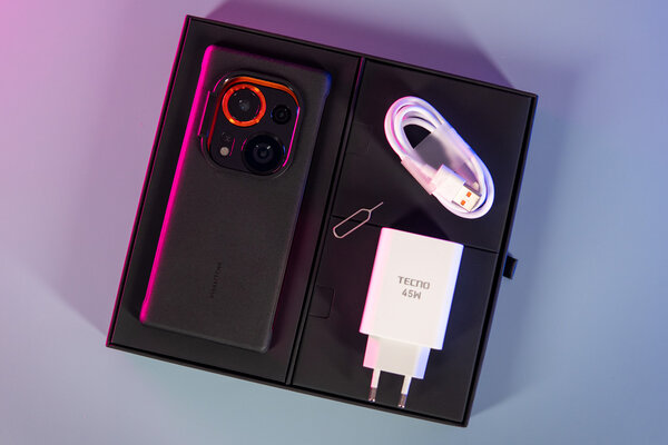 Камера этого смартфона выезжает как у фотоаппарата. Обзор TECNO PHANTOM X2 Pro — Распаковка. 3