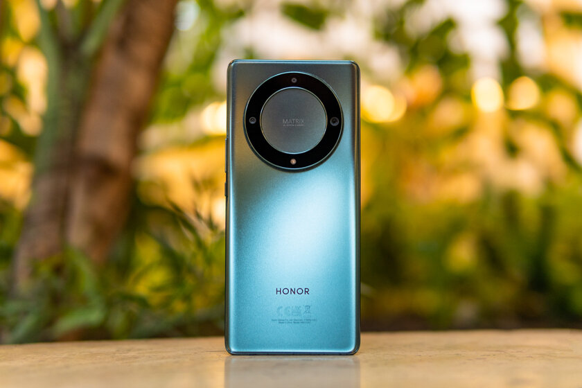Нашёл компактный смартфон, который не хочется прятать в чехол. Обзор HONOR X9a — Внешний вид и эргономика. 1