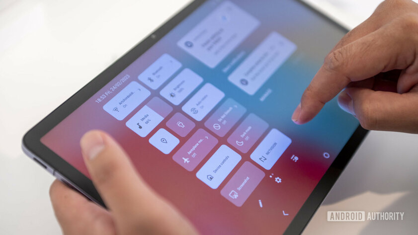 TCL представила первый в мире планшет с необычным «бумажным» дисплеем