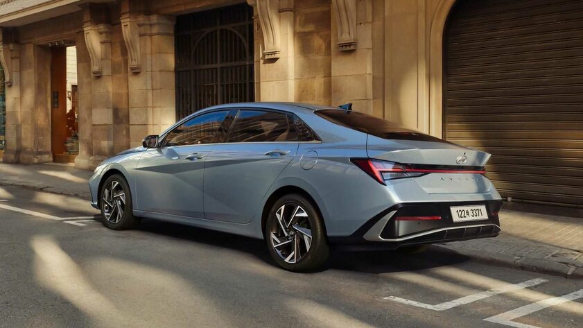 Hyundai представила обновлённую Elantra: отличия придётся искать с лупой