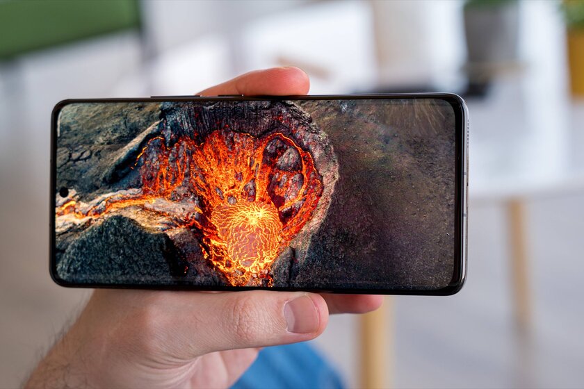 Xiaomi замахулась на Samsung — что из этого вышло? Обзор дорогущего Xiaomi 13 Pro — Дисплей. 1