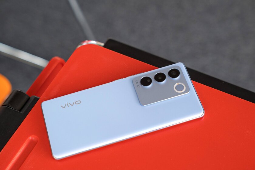 Меняет цвет корпуса и снимает почти как камерофоны. Обзор недорогого vivo V27 Pro — Отзыв. 2