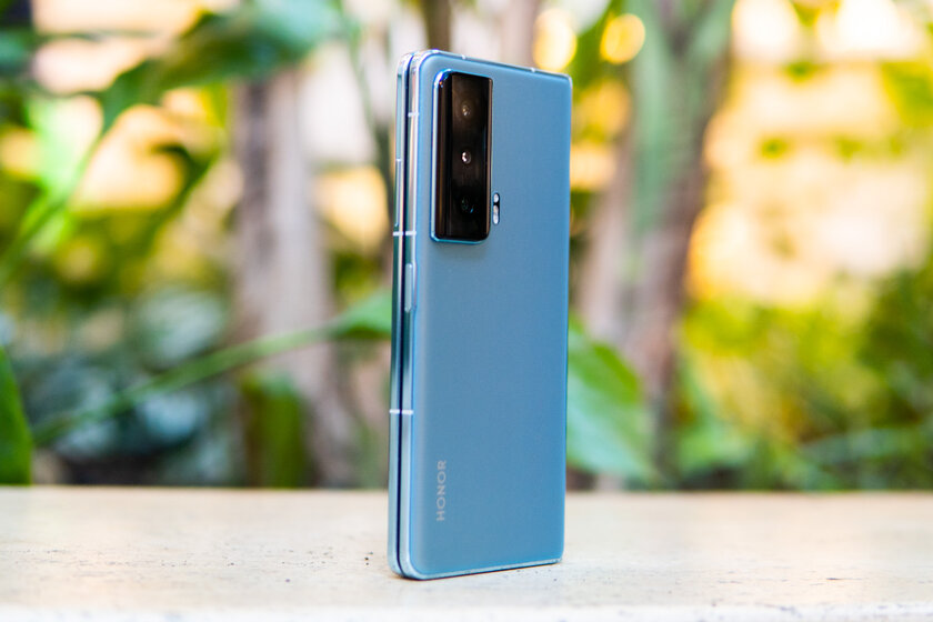 Насколько складной смартфон удобен в 2023 году? Знакомлюсь с HONOR Magic Vs