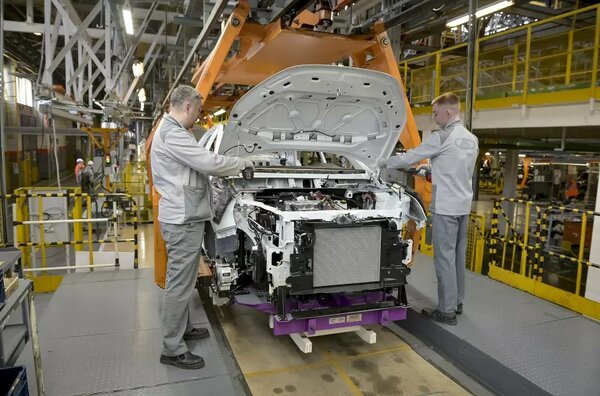 В России начали выпускать Lada Vesta нового поколения со слегка изменённым дизайном