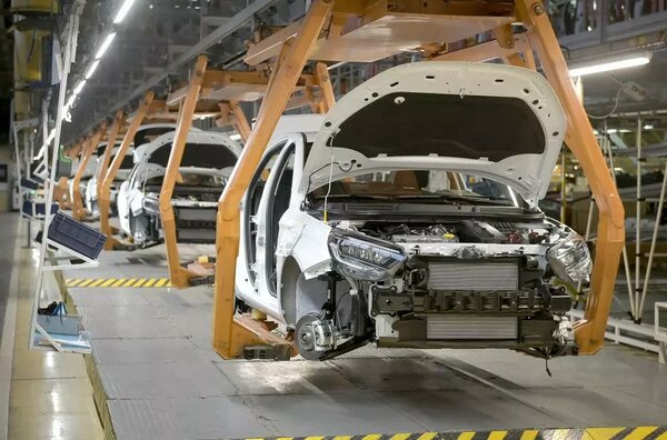 В России начали выпускать Lada Vesta нового поколения со слегка изменённым дизайном