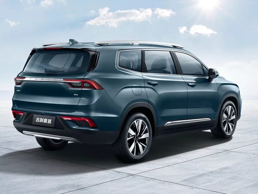 Солидный кузов, дорогой салон и 18-дюймовые диски: в Россию привезли кроссовер Geely Okavango