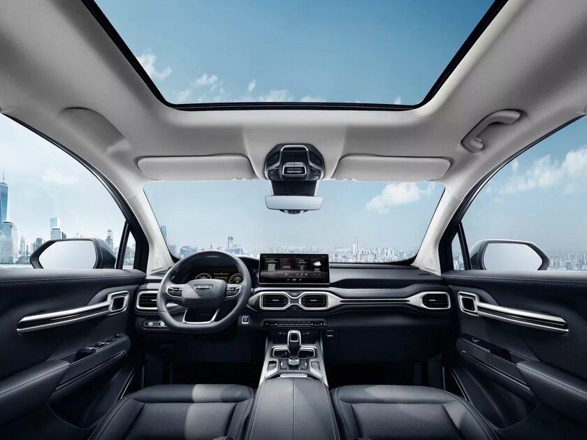 Солидный кузов, дорогой салон и 18-дюймовые диски: в Россию привезли кроссовер Geely Okavango