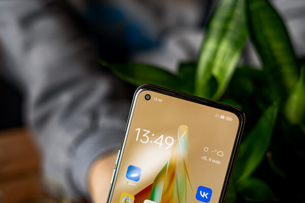Странный, но хороший смартфон с микроскопом и кожей. Тестирую OPPO Reno8 T — Экран. 2