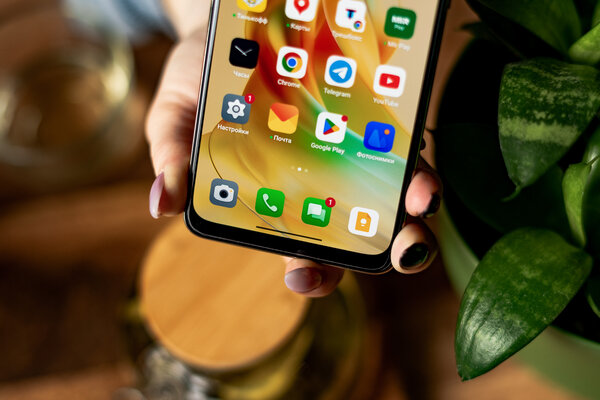 Странный, но хороший смартфон с микроскопом и кожей. Тестирую OPPO Reno8 T — Экран. 3