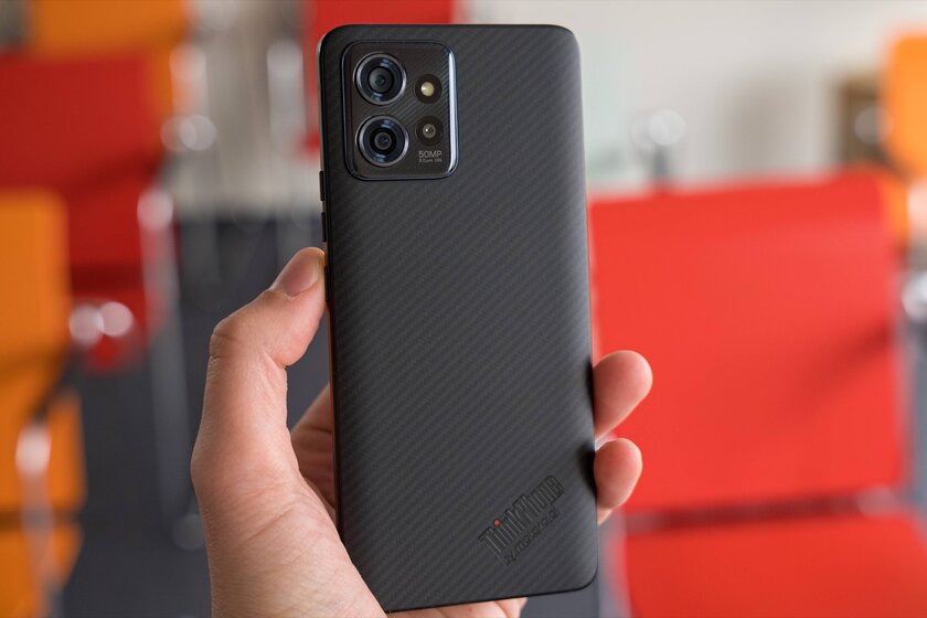 Обзор ThinkPhone: реинкарнация ThinkPad в обличии смартфона? — Дизайн. 1