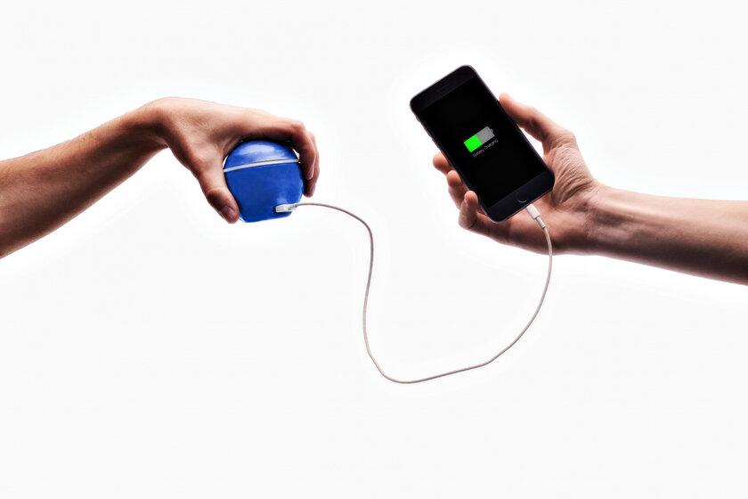 В России создают уникальный наногенератор: он заряжается от городского шума