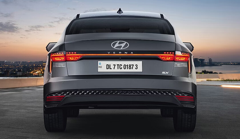 Мечта таксистов и ближайший брат Solaris: Hyundai представила доступный седан Verna