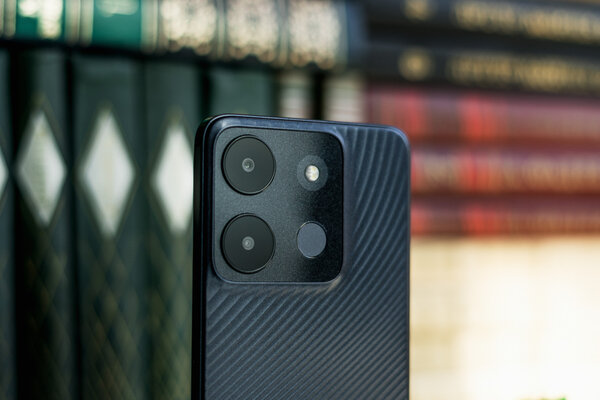 Обзор Infinix Smart 7: таким должен быть бюджетный смартфон? — Внешний вид и эргономика. 1