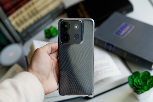 Обзор Infinix Smart 7: таким должен быть бюджетный смартфон? — Внешний вид и эргономика. 3