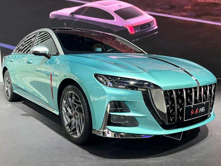 В Китае представили конкурента Mercedes C-Class: с 5G, дорогим салоном и мощным мотором