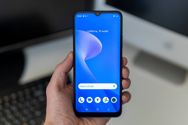 Рейтинг лучших смартфонов до 10 000 рублей: какой купить в апреле 2023 — 2. Realme C33 (4/64 ГБ). 2