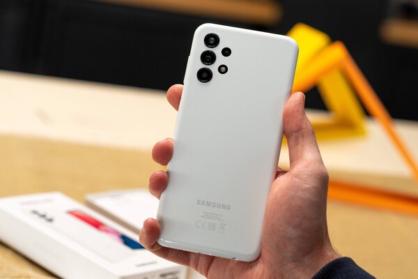 Рейтинг лучших смартфонов до 10 000 рублей: какой купить в апреле 2023 — 3. Samsung Galaxy A13 (3/32 ГБ). 2