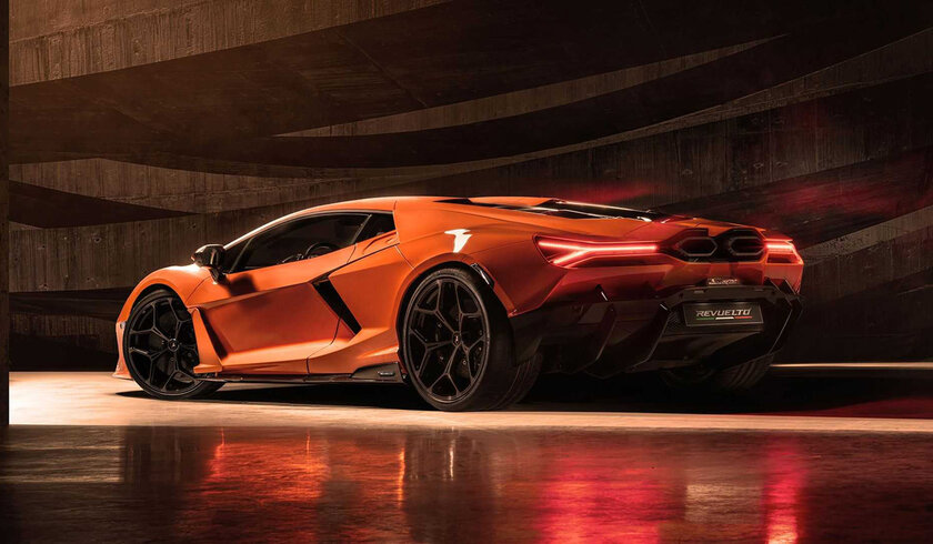 Lamborghini представила свой первый гиперкар: с гибридным мотором и стильным кузовом