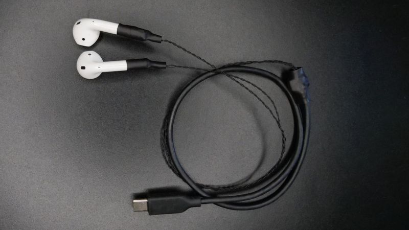 Первые в мире проводные AirPods: инженер припаял к наушникам провод с Type-C