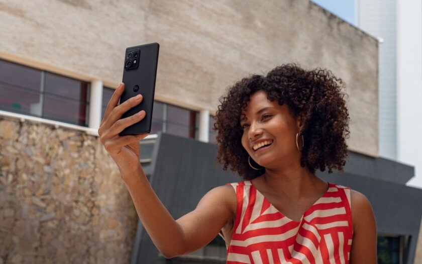 Представлен флагман Motorola Edge 40 Pro с селфи-камерой разрешением 60 Мп