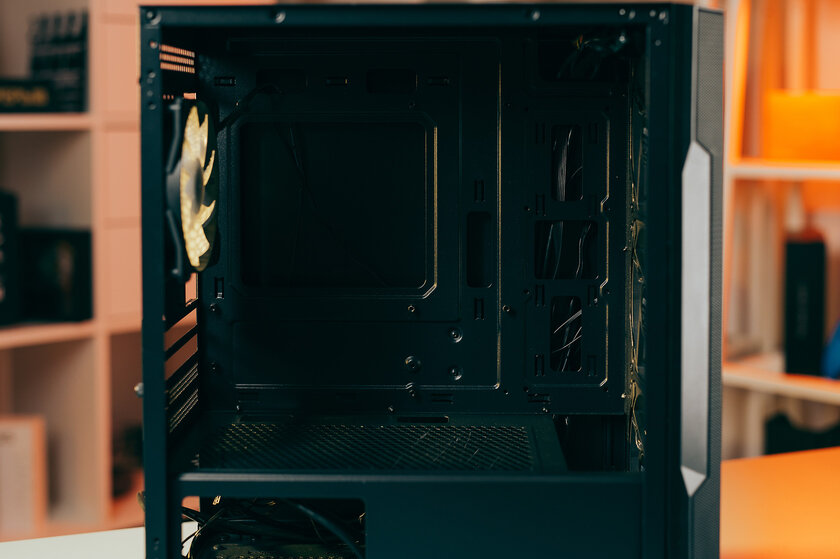 Пожалуй, лучший за свои деньги: обзор MSI MAG Forge M100R — Шасси и сборка. 4