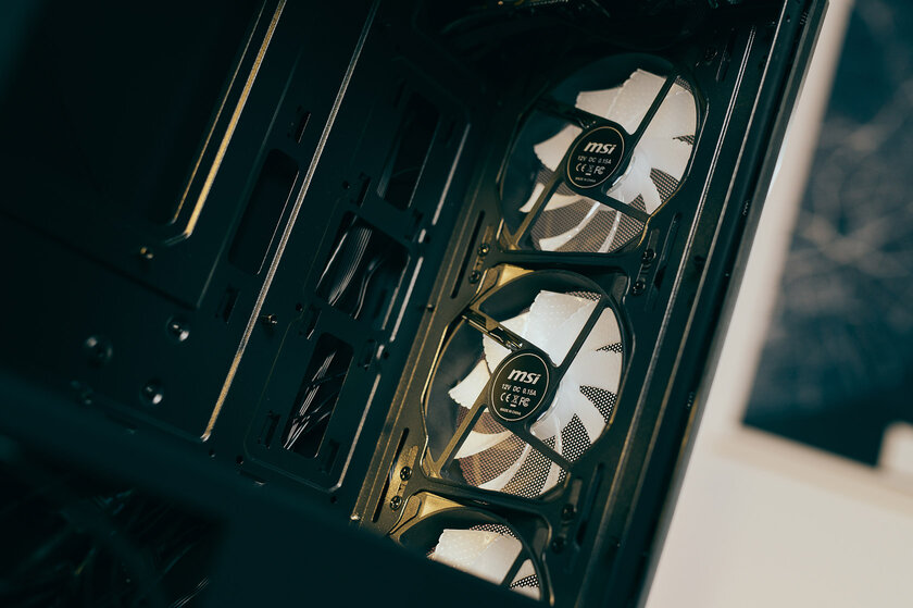 Пожалуй, лучший за свои деньги: обзор MSI MAG Forge M100R — Шасси и сборка. 1