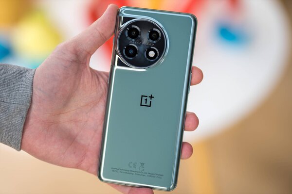 Рейтинг лучших флагманских смартфонов: какой купить в октябре 2023 — 4. OnePlus 11. 1