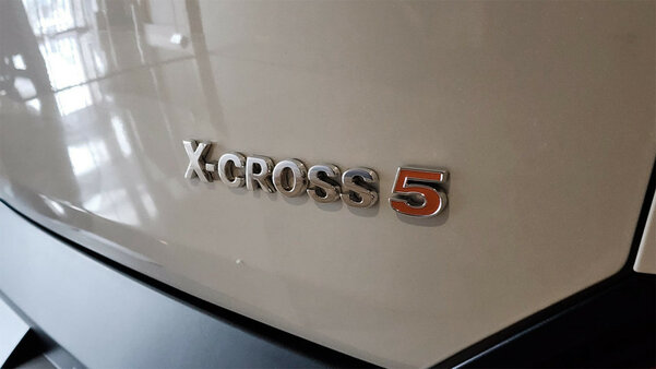 Появились фото кроссовера Lada X-Cross 5. Собирать начнут уже скоро в Санкт-Петербурге